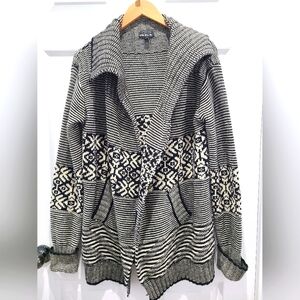 Open front knit cardigan from UK2LA. SIZE Large.